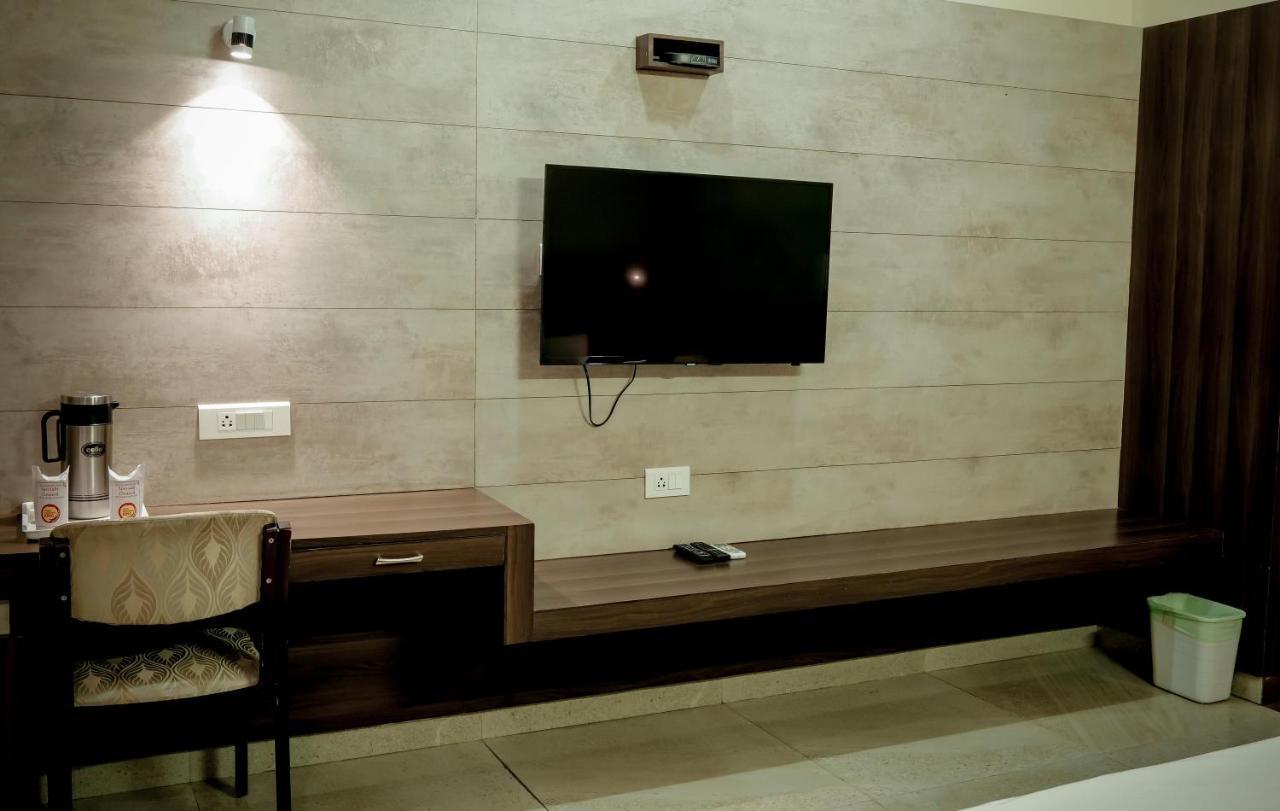 Hotel Highway King Behror Buitenkant foto