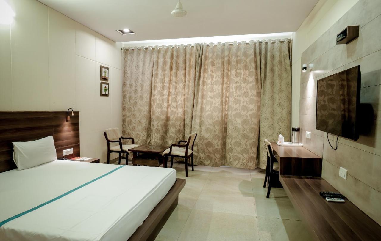 Hotel Highway King Behror Buitenkant foto